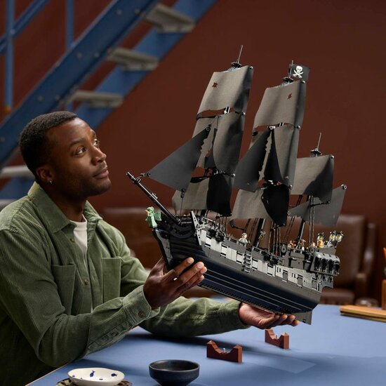 LEGO 10365 verhuur bij Allemaal Steentjes