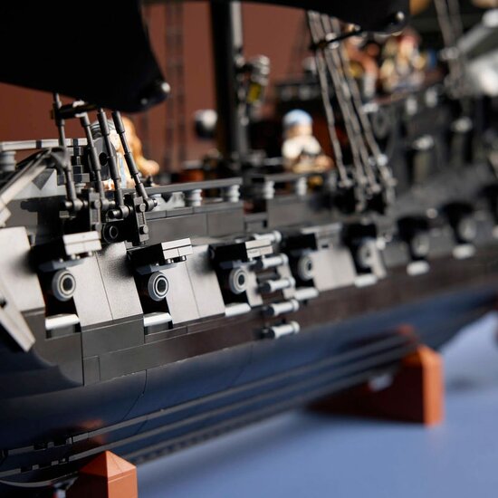 LEGO 10365 verhuur bij Allemaal Steentjes