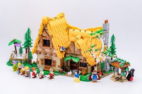 LEGO Disney Huisje van Sneeuwwitje en de zeven dwergen - 43242 verhuur